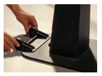 Charging GT1 pedestal battery using docking station